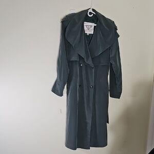 Sophisticated Green Trench Coat with Wide Lapels